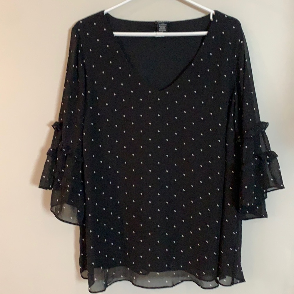Torrid Classic Black & White Polka Dot V-Neck Ruffled Bell Sleeved Blouse EUC